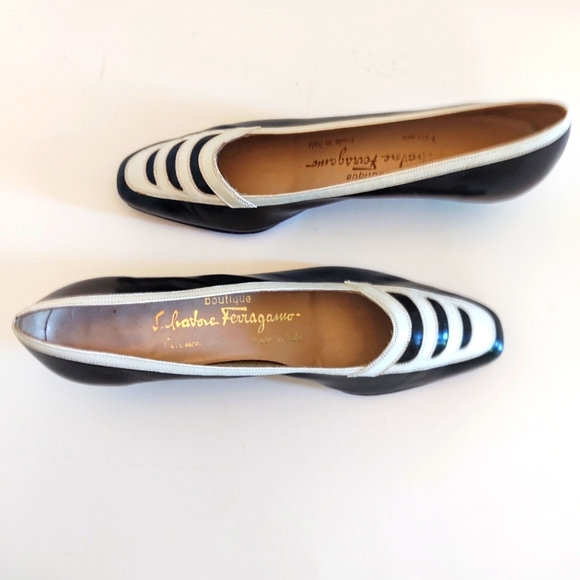 SALVATORE FERRAGAMO | Black Patent Leather Low Heel | 7 - Picture 4 of 9